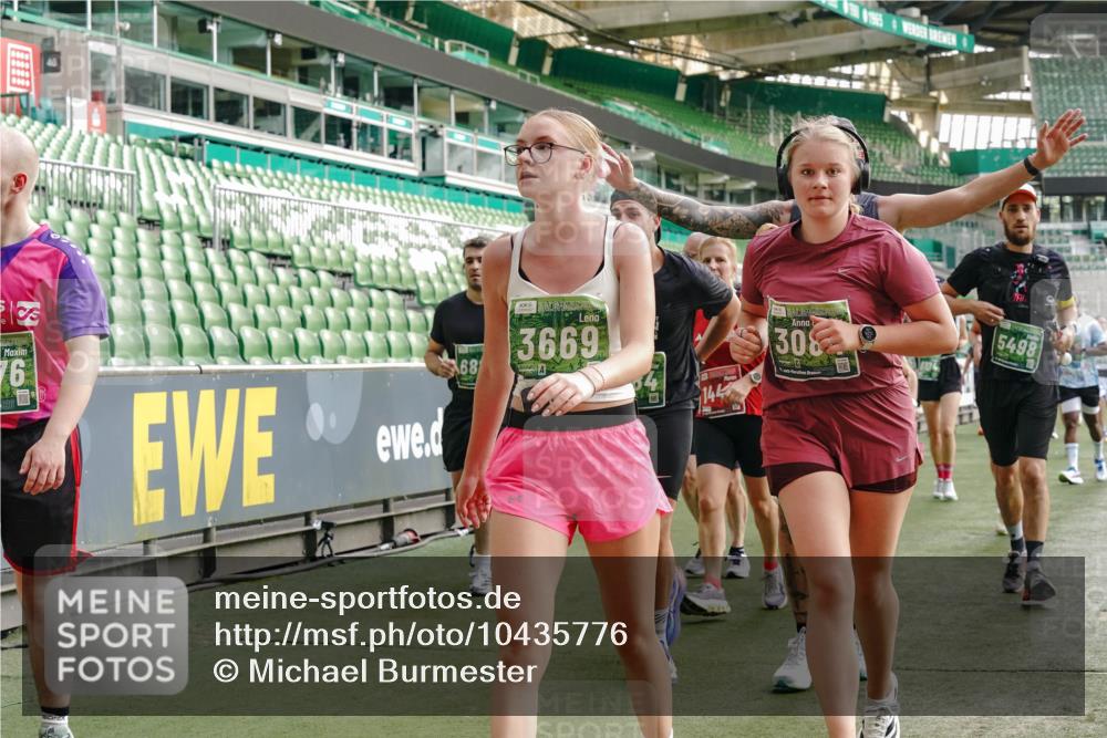 13.09.2026 - 21. swb-Marathon Bremen Michael Burmester http://msf.ph/oto/10435776 13.09.2026 13:34:31 Laufen im Stadion 155, 170, 193, 368, 428, 462, 496, 594, 679, 709, 765, 916, 1001, 1026, 1048, 1051, 1098, 1280, 1321, 1396, 1444, 1553, 1557, 1560, 1607, 1661, 1703, 1760, 1772, 1784, 1827, 1965, 1992, 1996, 2077, 2132, 2226, 2335, 2338, 2399, 2400, 2451, 2479, 2511, 2515, 2543, 2641, 2718, 2735, 2757, 2787, 2791, 2894, 2982, 3179, 3191, 3345, 3406, 3443, 3503, 3547, 3577, 3614, 3660, 3708, 3709, 3720, 3797, 3875, 3904, 3911, 3914, 3952, 4001, 4014, 4500, 4546, 4561, 5151, 5229 meine-sportfotos.de