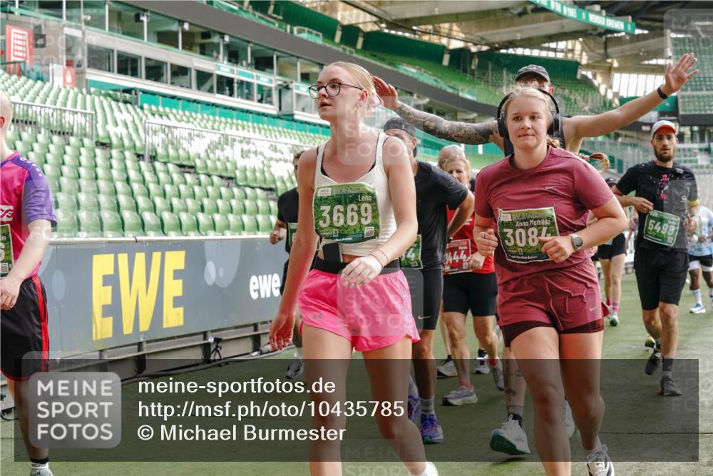 13.09.2026 - 21. swb-Marathon Bremen Michael Burmester http://msf.ph/oto/10435785 13.09.2026 13:34:31 Laufen im Stadion 155, 170, 193, 368, 428, 462, 496, 594, 679, 709, 765, 916, 1001, 1026, 1048, 1051, 1098, 1280, 1321, 1396, 1444, 1553, 1557, 1560, 1607, 1661, 1703, 1760, 1772, 1784, 1827, 1965, 1992, 1996, 2077, 2132, 2226, 2335, 2338, 2399, 2400, 2451, 2479, 2511, 2515, 2543, 2641, 2718, 2735, 2757, 2787, 2791, 2894, 2982, 3179, 3191, 3345, 3406, 3443, 3503, 3547, 3577, 3614, 3660, 3708, 3709, 3720, 3797, 3875, 3904, 3911, 3914, 3952, 4001, 4014, 4500, 4546, 4561, 5151, 5229 meine-sportfotos.de