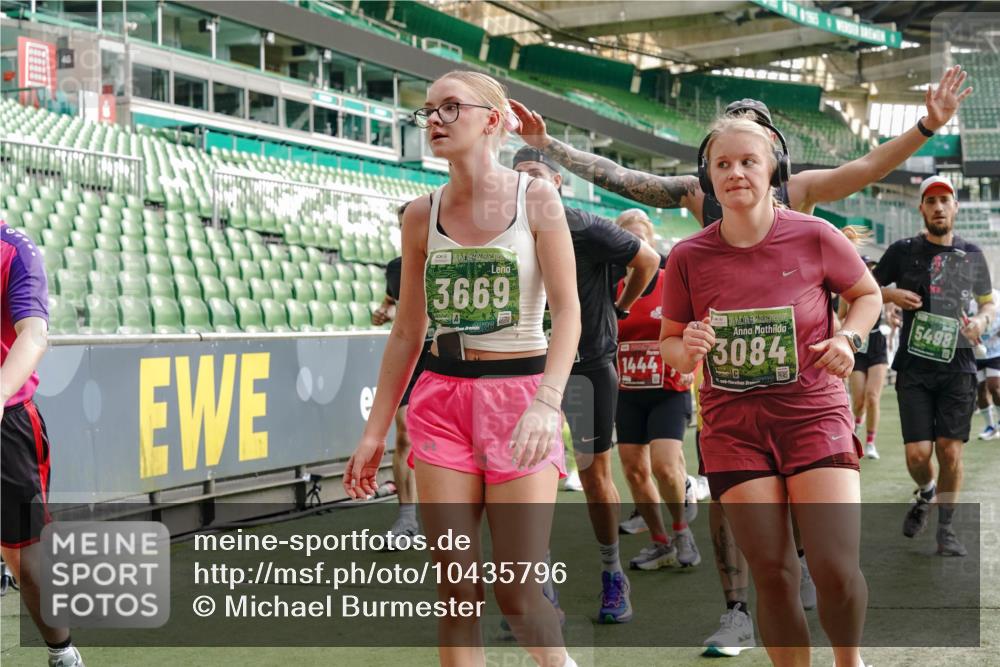 13.09.2026 - 21. swb-Marathon Bremen Michael Burmester http://msf.ph/oto/10435796 13.09.2026 13:34:31 Laufen im Stadion 155, 170, 193, 368, 428, 462, 496, 594, 679, 709, 765, 916, 1001, 1026, 1048, 1051, 1098, 1280, 1321, 1396, 1444, 1553, 1557, 1560, 1607, 1661, 1703, 1760, 1772, 1784, 1827, 1965, 1992, 1996, 2077, 2132, 2226, 2335, 2338, 2399, 2400, 2451, 2479, 2511, 2515, 2543, 2641, 2718, 2735, 2757, 2787, 2791, 2894, 2982, 3179, 3191, 3345, 3406, 3443, 3503, 3547, 3577, 3614, 3660, 3708, 3709, 3720, 3797, 3875, 3904, 3911, 3914, 3952, 4001, 4014, 4500, 4546, 4561, 5151, 5229 meine-sportfotos.de