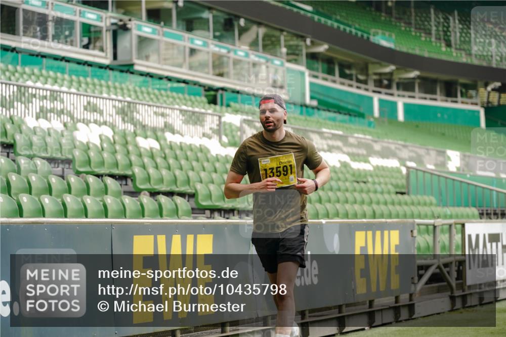 13.09.2026 - 21. swb-Marathon Bremen Michael Burmester http://msf.ph/oto/10435798 13.09.2026 10:25:58 Laufen im Stadion 10143, 10210, 10214, 10228, 10312, 10318, 10328, 10336, 10337, 10342, 10346, 10352, 10358, 10398, 10436, 10445, 10447, 10454, 10456, 10464, 10536, 10541, 10583, 10593, 10632, 10735, 10742, 10775, 10806, 10807, 10816, 10861, 10866, 10987, 10988, 11015, 11019, 11020, 11088, 11108, 11130, 11135, 11155, 11187, 11199, 11209, 11232, 11265, 11279, 11312, 11375, 11442, 11447, 11468, 11527, 11607, 11615, 11630, 11632, 11704, 11758, 11826, 11948, 12281, 12406, 12426 meine-sportfotos.de