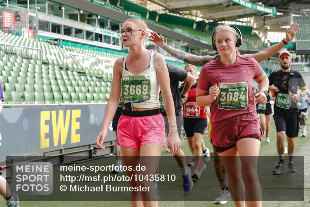 13.09.2026 - 21. swb-Marathon Bremen Michael Burmester http://msf.ph/oto/10435810 13.09.2026 13:34:31 Laufen im Stadion 155, 170, 193, 368, 428, 462, 496, 594, 679, 709, 765, 916, 1001, 1026, 1048, 1051, 1098, 1280, 1321, 1396, 1444, 1553, 1557, 1560, 1607, 1661, 1703, 1760, 1772, 1784, 1827, 1965, 1992, 1996, 2077, 2132, 2226, 2335, 2338, 2399, 2400, 2451, 2479, 2511, 2515, 2543, 2641, 2718, 2735, 2757, 2787, 2791, 2894, 2982, 3179, 3191, 3345, 3406, 3443, 3503, 3547, 3577, 3614, 3660, 3708, 3709, 3720, 3797, 3875, 3904, 3911, 3914, 3952, 4001, 4014, 4500, 4546, 4561, 5151, 5229 meine-sportfotos.de