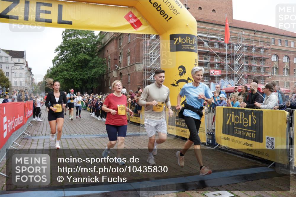 13.09.2026 - Kiel Lauf Yannick Fuchs http://msf.ph/oto/10435830 13.09.2026 09:49:57 Ziel 951, 1033, 1796, 3571, 3914, 4856, 5791, 6359, 6658, 6706, 6707, 7606, 7884, 7937, 8584, 8585, 8589, 8790, 9122, 10105, 10178, 10565, 10990, 12047, 12462, 12749, 2065, 2066, 2110, 2327, 2366, 2976, 3687, 3785, 4067, 4125, 4363, 4376, 4711, 5404, 7641, 8128, 9944, 10145, 10159, 10229, 10990, 11973, 12045, 12492, 12560, 12632, 639, 1366, 3042, 3602, 5535, 5619, 7142, 7864, 8042, 8890, 9683, 9780, 9793, 10074, 10108, 10487, 10491, 10548, 2327, 2919 meine-sportfotos.de