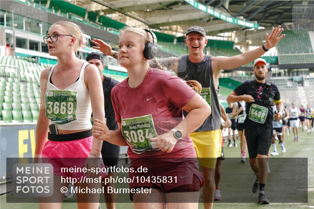 13.09.2026 - 21. swb-Marathon Bremen Michael Burmester http://msf.ph/oto/10435831 13.09.2026 13:34:32 Laufen im Stadion 155, 170, 193, 368, 428, 462, 496, 594, 679, 709, 765, 916, 1001, 1026, 1048, 1051, 1098, 1280, 1321, 1396, 1444, 1553, 1557, 1560, 1607, 1661, 1703, 1760, 1772, 1784, 1827, 1965, 1992, 1996, 2077, 2132, 2226, 2335, 2338, 2399, 2400, 2451, 2479, 2511, 2515, 2543, 2641, 2718, 2735, 2757, 2787, 2791, 2894, 2982, 3179, 3191, 3345, 3406, 3443, 3503, 3547, 3577, 3614, 3660, 3708, 3709, 3720, 3797, 3875, 3904, 3911, 3914, 3952, 4001, 4014, 4500, 4546, 4561, 5151, 5229 meine-sportfotos.de