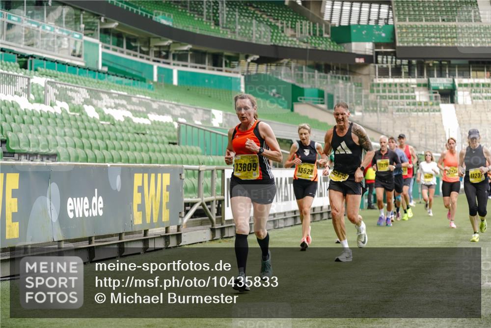 13.09.2026 - 21. swb-Marathon Bremen Michael Burmester http://msf.ph/oto/10435833 13.09.2026 10:26:01 Laufen im Stadion 10143, 10210, 10214, 10228, 10312, 10318, 10328, 10336, 10337, 10342, 10346, 10352, 10358, 10398, 10436, 10445, 10447, 10454, 10456, 10464, 10536, 10541, 10583, 10593, 10632, 10735, 10742, 10775, 10806, 10807, 10816, 10861, 10866, 10987, 10988, 11015, 11019, 11020, 11088, 11108, 11130, 11135, 11155, 11187, 11199, 11209, 11232, 11265, 11279, 11312, 11375, 11442, 11447, 11468, 11527, 11607, 11615, 11630, 11632, 11704, 11758, 11948, 12281, 12406, 12426 meine-sportfotos.de