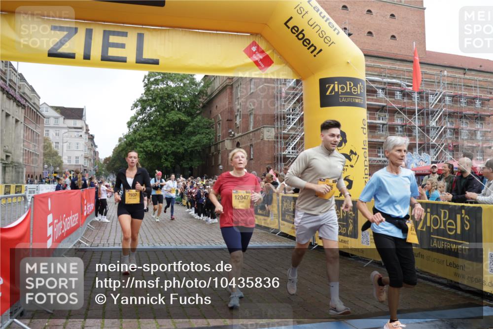 13.09.2026 - Kiel Lauf Yannick Fuchs http://msf.ph/oto/10435836 13.09.2026 09:49:57 Ziel 951, 1033, 1796, 3571, 3914, 4856, 5791, 6359, 6658, 6706, 6707, 7606, 7884, 7937, 8584, 8585, 8589, 8790, 9122, 10105, 10178, 10565, 10990, 12047, 12462, 12749, 2065, 2066, 2110, 2327, 2366, 2976, 3687, 3785, 4067, 4125, 4363, 4376, 4711, 5404, 7641, 8128, 9944, 10145, 10159, 10229, 10990, 11973, 12045, 12492, 12560, 12632, 639, 1366, 3042, 3602, 5535, 5619, 7142, 7864, 8042, 8890, 9683, 9780, 9793, 10074, 10108, 10487, 10491, 10548, 2327, 2919 meine-sportfotos.de