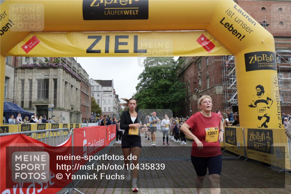13.09.2026 - Kiel Lauf Yannick Fuchs http://msf.ph/oto/10435839 13.09.2026 09:49:58 Ziel 639, 951, 1033, 1796, 3571, 3914, 4856, 5791, 6359, 6658, 6706, 6707, 7606, 7884, 7937, 8584, 8585, 8589, 8790, 9122, 10105, 10178, 10565, 12047, 12462, 12749, 2065, 2066, 2110, 2327, 2366, 2976, 3687, 3785, 4067, 4125, 4363, 4376, 4711, 5404, 7641, 8128, 9944, 10145, 10159, 10229, 10565, 10990, 11973, 12045, 12492, 12560, 12632, 1366, 3042, 3602, 5535, 5619, 7142, 7864, 8042, 8890, 9683, 9780, 9793, 10074, 10108, 10487, 10491, 10548, 2327, 2919 meine-sportfotos.de