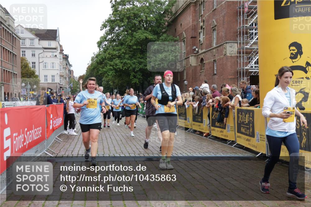 13.09.2026 - Kiel Lauf Yannick Fuchs http://msf.ph/oto/10435863 13.09.2026 09:50:01 Ziel 639, 951, 1033, 1796, 3042, 3602, 3914, 4856, 5791, 6706, 6707, 7142, 7937, 8584, 8585, 8589, 8790, 8890, 9122, 9780, 10074, 10178, 11565, 11814, 12047, 12462, 2065, 2066, 2110, 2366, 2976, 3571, 3687, 4067, 4125, 4363, 4376, 6359, 6658, 7606, 7641, 7884, 8128, 9944, 10105, 10159, 10229, 10565, 10990, 11973, 12045, 12492, 12560, 12749, 1366, 5184, 5254, 5535, 5619, 7864, 8023, 8042, 9683, 9793, 10108, 10487, 10491, 10548, 2327, 2919 meine-sportfotos.de