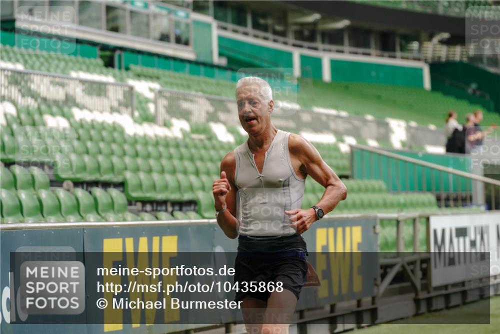 13.09.2026 - 21. swb-Marathon Bremen Michael Burmester http://msf.ph/oto/10435868 13.09.2026 12:38:29 Laufen im Stadion 277, 346, 466, 658, 895, 901, 1090, 1118, 1248, 1320, 1323, 1385, 1472, 1576, 1587, 1604, 1717, 1751, 1754, 1758, 1795, 1911, 2141, 2352, 2585, 2670, 3080, 3606, 5160, 5163, 5912, 6112, 7650, 8077, 8081, 8467, 8729, 9399, 9522, 9617, 250, 272, 299, 919, 1089, 1550, 1875, 4232, 7692 meine-sportfotos.de