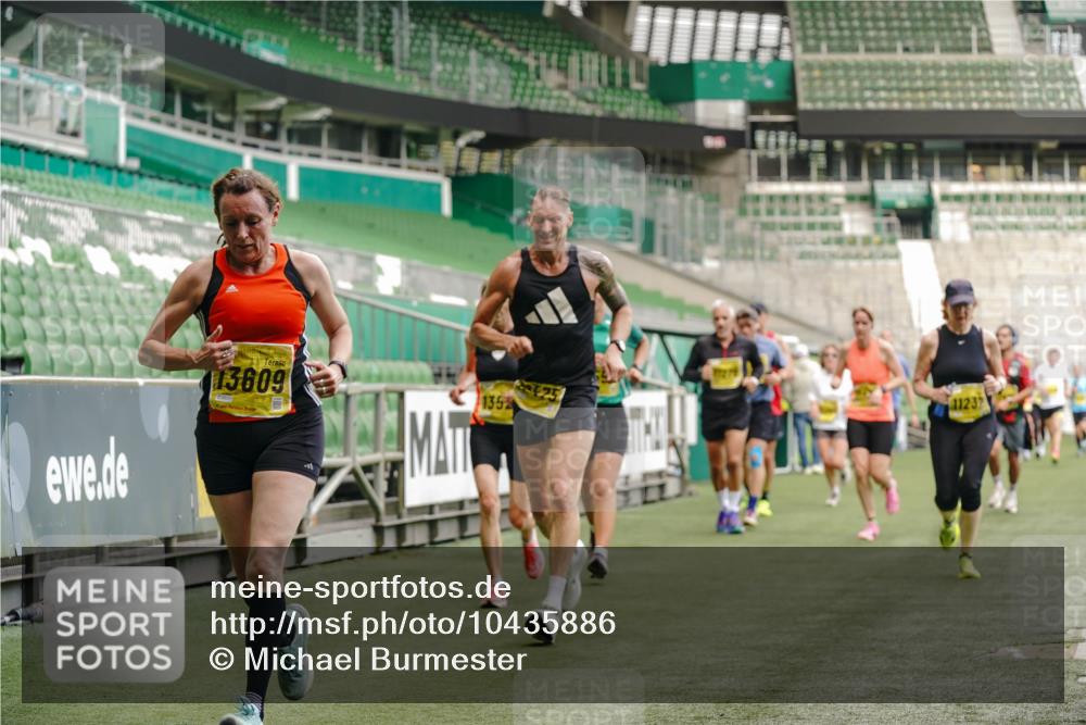 13.09.2026 - 21. swb-Marathon Bremen Michael Burmester http://msf.ph/oto/10435886 13.09.2026 10:26:02 Laufen im Stadion 10143, 10210, 10214, 10228, 10312, 10318, 10328, 10336, 10337, 10342, 10346, 10352, 10358, 10398, 10436, 10445, 10447, 10454, 10456, 10464, 10536, 10541, 10583, 10593, 10632, 10735, 10742, 10775, 10806, 10807, 10816, 10861, 10866, 10987, 10988, 11015, 11019, 11020, 11088, 11108, 11130, 11135, 11155, 11187, 11199, 11209, 11232, 11265, 11279, 11312, 11375, 11442, 11447, 11468, 11527, 11607, 11615, 11630, 11704, 11758, 11948, 12281, 12406, 12426 meine-sportfotos.de