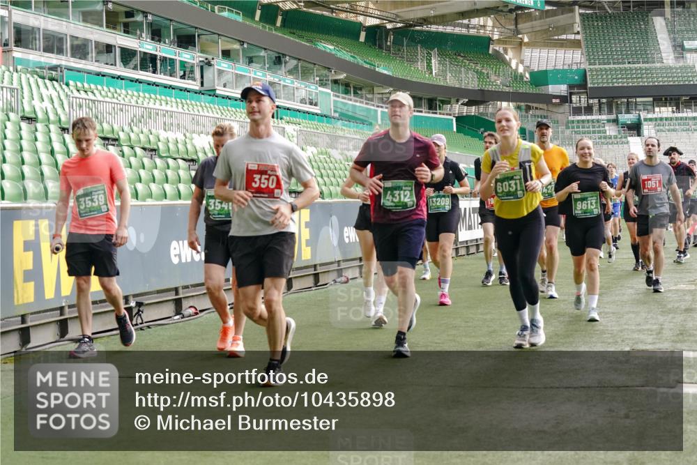 13.09.2026 - 21. swb-Marathon Bremen Michael Burmester http://msf.ph/oto/10435898 13.09.2026 13:34:47 Laufen im Stadion 170, 193, 368, 428, 462, 496, 594, 679, 709, 765, 916, 1026, 1048, 1098, 1280, 1321, 1396, 1444, 1553, 1557, 1560, 1607, 1661, 1703, 1760, 1772, 1784, 1827, 1965, 1974, 1977, 1992, 1996, 2335, 2338, 2399, 2400, 2451, 2479, 2511, 2515, 2543, 2641, 2650, 2718, 2735, 2757, 2787, 2791, 2894, 2982, 3090, 3179, 3191, 3345, 3406, 3443, 3503, 3547, 3577, 3614, 3660, 3708, 3709, 3720, 3875, 3904, 3911, 3914, 3952, 4001, 4014, 4200, 4290, 4500, 4546, 4561, 4880, 4967, 5151, 5229 meine-sportfotos.de