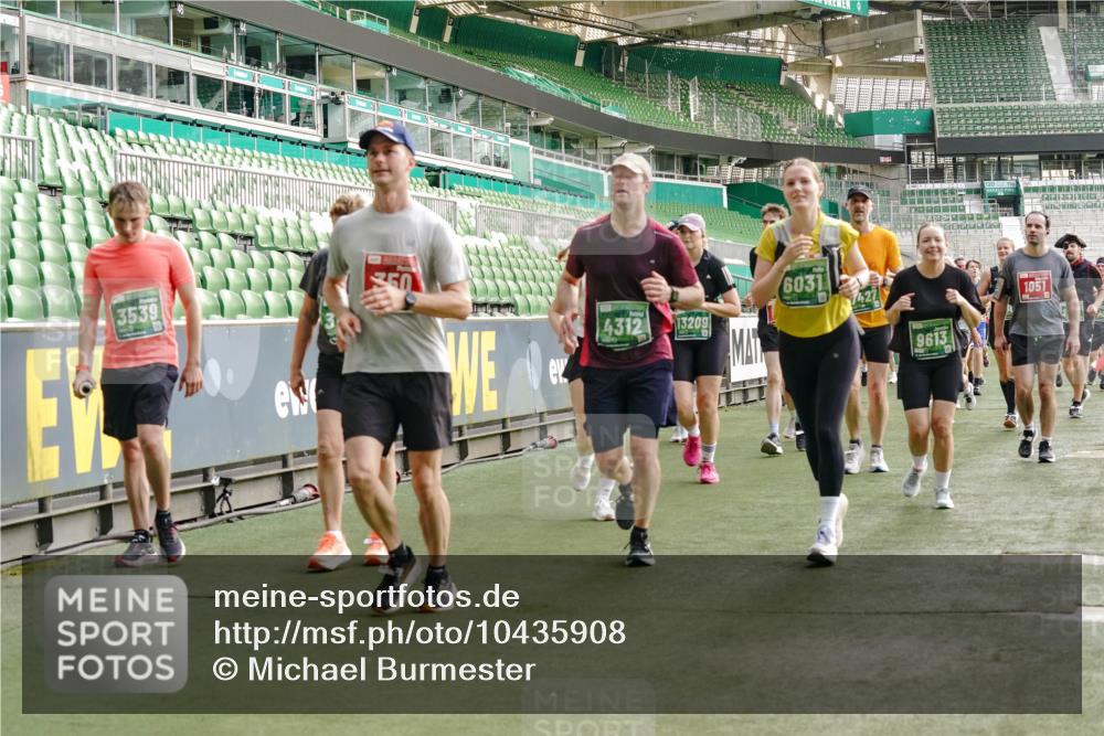 13.09.2026 - 21. swb-Marathon Bremen Michael Burmester http://msf.ph/oto/10435908 13.09.2026 13:34:47 Laufen im Stadion 170, 193, 368, 428, 462, 496, 594, 679, 709, 765, 916, 1026, 1048, 1098, 1280, 1321, 1396, 1444, 1553, 1557, 1560, 1607, 1661, 1703, 1760, 1772, 1784, 1827, 1965, 1974, 1977, 1992, 1996, 2335, 2338, 2399, 2400, 2451, 2479, 2511, 2515, 2543, 2641, 2650, 2718, 2735, 2757, 2787, 2791, 2894, 2982, 3090, 3179, 3191, 3345, 3406, 3443, 3503, 3547, 3577, 3614, 3660, 3708, 3709, 3720, 3875, 3904, 3911, 3914, 3952, 4001, 4014, 4200, 4290, 4500, 4546, 4561, 4880, 4967, 5151, 5229 meine-sportfotos.de