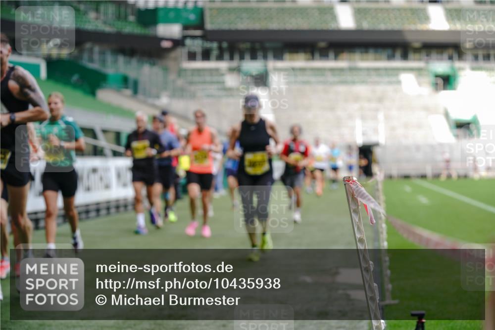 13.09.2026 - 21. swb-Marathon Bremen Michael Burmester http://msf.ph/oto/10435938 13.09.2026 10:26:03 Laufen im Stadion 10143, 10210, 10214, 10228, 10312, 10318, 10328, 10336, 10337, 10342, 10346, 10352, 10358, 10398, 10436, 10445, 10447, 10454, 10456, 10464, 10536, 10541, 10583, 10593, 10632, 10735, 10742, 10775, 10806, 10807, 10816, 10861, 10866, 10987, 10988, 11015, 11019, 11020, 11088, 11108, 11130, 11135, 11155, 11187, 11199, 11209, 11232, 11265, 11279, 11312, 11375, 11442, 11447, 11468, 11527, 11607, 11615, 11630, 11704, 11758, 11948, 12281, 12406, 12426 meine-sportfotos.de