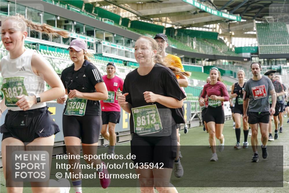 13.09.2026 - 21. swb-Marathon Bremen Michael Burmester http://msf.ph/oto/10435942 13.09.2026 13:34:50 Laufen im Stadion 170, 193, 368, 428, 462, 496, 594, 679, 709, 765, 916, 1026, 1048, 1098, 1280, 1321, 1396, 1444, 1553, 1557, 1560, 1607, 1661, 1703, 1760, 1772, 1784, 1827, 1965, 1974, 1977, 1992, 1996, 2335, 2338, 2399, 2400, 2451, 2479, 2511, 2515, 2543, 2641, 2650, 2718, 2735, 2757, 2787, 2789, 2791, 2894, 2982, 3090, 3179, 3191, 3345, 3406, 3443, 3503, 3547, 3577, 3660, 3708, 3709, 3720, 3875, 3904, 3911, 3914, 3952, 4001, 4014, 4200, 4290, 4500, 4546, 4561, 4880, 4967, 5000, 5151, 5229 meine-sportfotos.de