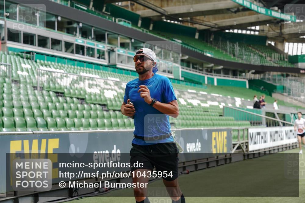 13.09.2026 - 21. swb-Marathon Bremen Michael Burmester http://msf.ph/oto/10435954 13.09.2026 12:38:32 Laufen im Stadion 277, 346, 466, 658, 895, 901, 1090, 1118, 1248, 1320, 1323, 1385, 1472, 1576, 1587, 1604, 1717, 1751, 1754, 1758, 1795, 1800, 1911, 2141, 2352, 2585, 2670, 3080, 3606, 5160, 5163, 5912, 6112, 7650, 8077, 8081, 8467, 8729, 9399, 9522, 9617, 250, 272, 299, 919, 1089, 1550, 1875, 4232, 7692 meine-sportfotos.de