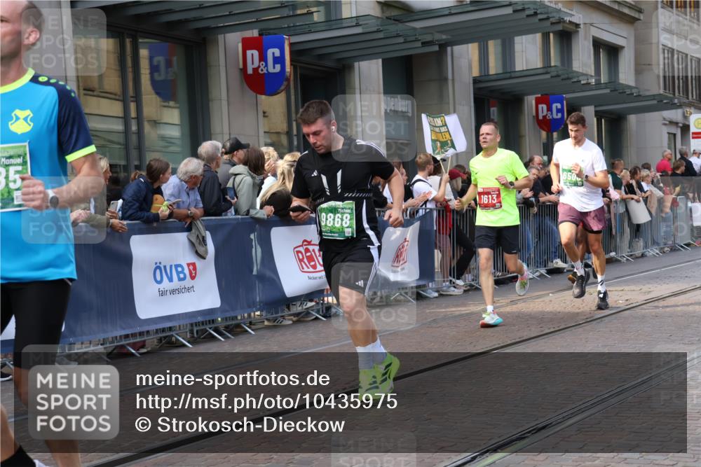 13.09.2026 - 21. swb-Marathon Bremen Strokosch-Dieckow http://msf.ph/oto/10435975 13.09.2026 13:14:15 Ziel 199, 376, 469, 1043, 1125, 1455, 1492, 1814, 2251, 2847, 2913, 2971, 2997, 3012, 3085, 3545, 3821, 3834, 4097, 4246, 4452, 4586, 4685, 5239, 5794, 5836, 5962, 5986, 6130, 6506, 7117, 7251, 7782, 7826, 8366, 8456, 9242, 9868, 10016, 107, 235, 670, 1433, 1542, 1613, 1998, 2043, 2084, 2203, 2701, 2824, 2913, 2922, 4728, 5593, 5610, 5986, 6145, 7029, 7435, 7591, 7659, 7963, 8118, 8886, 8919, 9426, 9635, 9783, 10105 meine-sportfotos.de