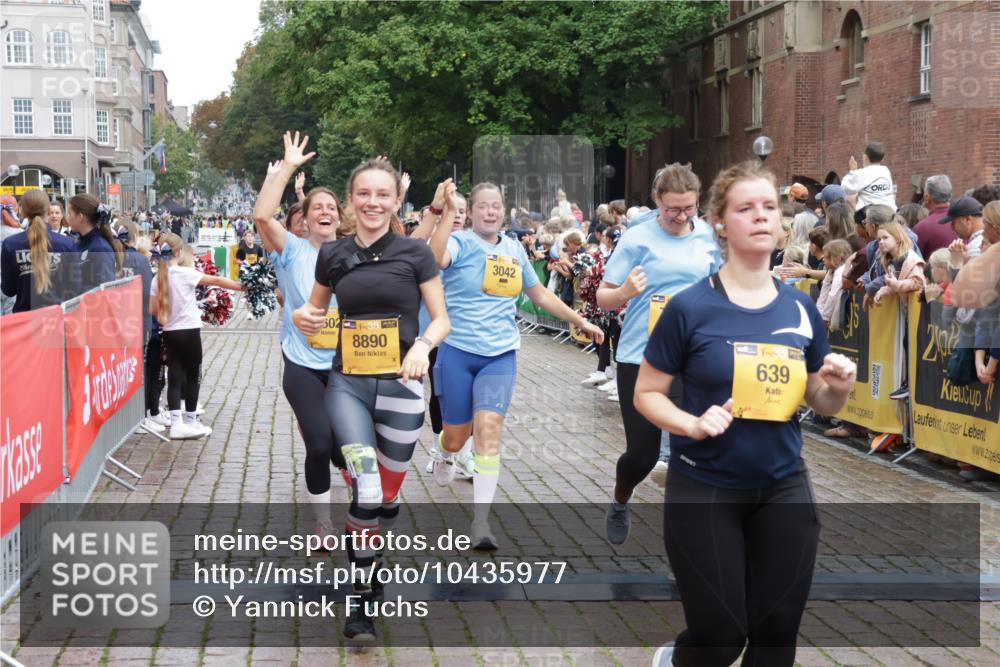 13.09.2026 - Kiel Lauf Yannick Fuchs http://msf.ph/oto/10435977 13.09.2026 09:50:08 Ziel 639, 951, 1033, 1796, 3042, 3602, 3914, 4856, 5619, 7142, 7864, 8042, 8584, 8585, 8589, 8790, 8890, 9122, 9683, 9780, 10074, 10108, 10487, 10491, 10548, 10653, 11565, 11814, 2066, 2110, 2366, 2976, 3571, 3687, 3914, 4067, 4125, 5791, 6359, 6658, 6706, 6707, 7606, 7641, 7884, 7937, 8128, 9944, 10105, 10159, 10178, 10229, 10565, 10990, 11973, 12045, 12047, 12462, 12560, 12749, 1366, 2811, 2816, 3698, 4229, 5184, 5254, 5535, 5596, 8023, 9793 meine-sportfotos.de
