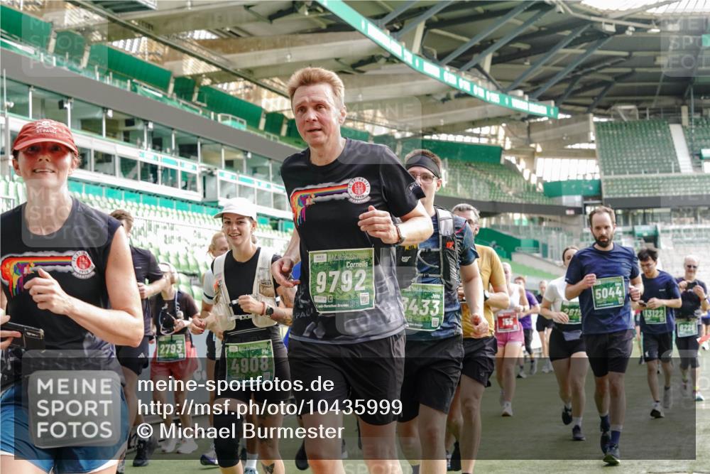 13.09.2026 - 21. swb-Marathon Bremen Michael Burmester http://msf.ph/oto/10435999 13.09.2026 13:34:57 Laufen im Stadion 170, 193, 368, 428, 462, 496, 679, 709, 916, 1026, 1048, 1098, 1280, 1321, 1396, 1444, 1553, 1557, 1560, 1607, 1661, 1703, 1726, 1760, 1772, 1784, 1827, 1965, 1974, 1977, 1992, 1996, 2335, 2338, 2451, 2479, 2511, 2515, 2543, 2641, 2650, 2735, 2757, 2787, 2789, 2791, 2894, 2982, 3090, 3179, 3191, 3345, 3406, 3443, 3503, 3547, 3577, 3660, 3708, 3709, 3720, 3801, 3875, 3904, 3911, 3914, 3952, 4001, 4014, 4200, 4290, 4500, 4546, 4561, 4880, 4967, 5000, 5151, 5229, 6669 meine-sportfotos.de