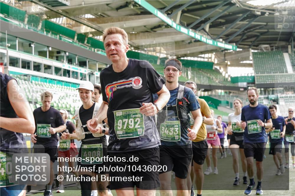 13.09.2026 - 21. swb-Marathon Bremen Michael Burmester http://msf.ph/oto/10436020 13.09.2026 13:34:57 Laufen im Stadion 170, 193, 368, 428, 462, 496, 679, 709, 916, 1026, 1048, 1098, 1280, 1321, 1396, 1444, 1553, 1557, 1560, 1607, 1661, 1703, 1726, 1760, 1772, 1784, 1827, 1965, 1974, 1977, 1992, 1996, 2335, 2338, 2451, 2479, 2511, 2515, 2543, 2641, 2650, 2735, 2757, 2787, 2789, 2791, 2894, 2982, 3090, 3179, 3191, 3345, 3406, 3443, 3503, 3547, 3577, 3660, 3708, 3709, 3720, 3801, 3875, 3904, 3911, 3914, 3952, 4001, 4014, 4200, 4290, 4500, 4546, 4561, 4880, 4967, 5000, 5151, 5229, 6669 meine-sportfotos.de