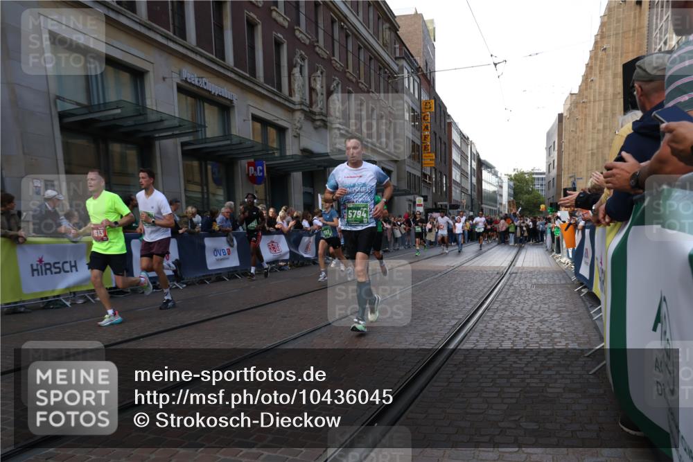 13.09.2026 - 21. swb-Marathon Bremen Strokosch-Dieckow http://msf.ph/oto/10436045 13.09.2026 13:14:17 Ziel 199, 376, 469, 615, 616, 1043, 1125, 1455, 1492, 1814, 2251, 2847, 2971, 2997, 3012, 3085, 3175, 3821, 3834, 4097, 4246, 4452, 4586, 4685, 5239, 5794, 5836, 5962, 6130, 6506, 7117, 7251, 7782, 7826, 8366, 8456, 9242, 9868, 10016, 107, 235, 1433, 1542, 1613, 1998, 2043, 2084, 2203, 2701, 2824, 2913, 2922, 3545, 4452, 4728, 5593, 5610, 5986, 6145, 7029, 7435, 7591, 7659, 7963, 8118, 8886, 8919, 9426, 9783, 10105 meine-sportfotos.de