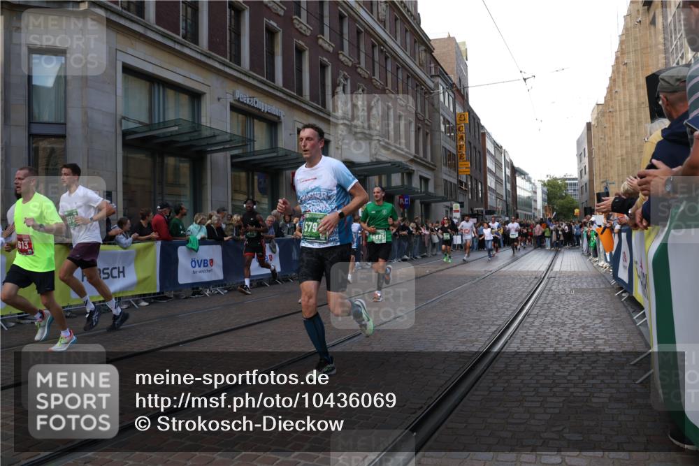 13.09.2026 - 21. swb-Marathon Bremen Strokosch-Dieckow http://msf.ph/oto/10436069 13.09.2026 13:14:17 Ziel 199, 376, 469, 615, 616, 1043, 1125, 1455, 1492, 1814, 2251, 2847, 2971, 2997, 3012, 3085, 3175, 3821, 3834, 4097, 4246, 4452, 4586, 4685, 5239, 5794, 5836, 5962, 6130, 6506, 7117, 7251, 7782, 7826, 8366, 8456, 9242, 9868, 10016, 107, 235, 1433, 1542, 1613, 1998, 2043, 2084, 2203, 2701, 2824, 2913, 2922, 3545, 4452, 4728, 5593, 5610, 5986, 6145, 7029, 7435, 7591, 7659, 7963, 8118, 8886, 8919, 9426, 9783, 10105 meine-sportfotos.de