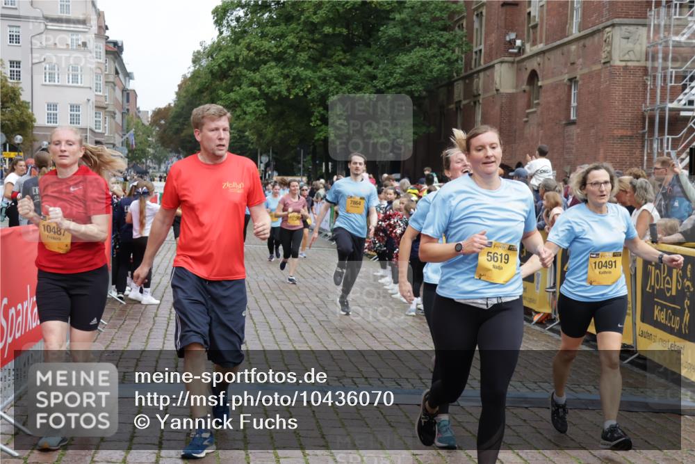 13.09.2026 - Kiel Lauf Yannick Fuchs http://msf.ph/oto/10436070 13.09.2026 09:50:12 Ziel 639, 1366, 3042, 3602, 4856, 5535, 5619, 7142, 7864, 8042, 8790, 8890, 9683, 9780, 9793, 10074, 10108, 10487, 10491, 10548, 10653, 11565, 11814, 951, 1033, 1796, 2066, 2110, 2366, 2976, 3571, 3687, 3914, 4067, 4125, 4856, 5791, 6359, 6658, 6706, 6707, 7606, 7641, 7884, 7937, 8128, 8584, 8585, 8589, 8790, 9122, 9944, 10105, 10159, 10178, 10229, 10565, 10990, 11973, 12045, 12047, 12462, 12560, 12749, 1545, 2811, 2816, 3289, 3561, 3698, 4229, 5184, 5254, 5596, 8023 meine-sportfotos.de