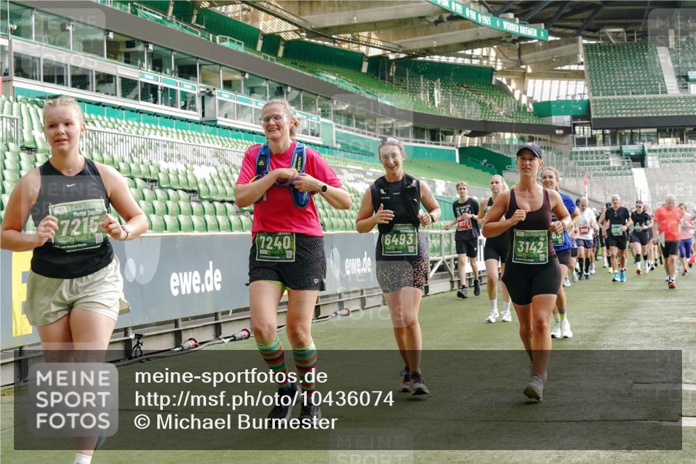 13.09.2026 - 21. swb-Marathon Bremen Michael Burmester http://msf.ph/oto/10436074 13.09.2026 13:35:08 Laufen im Stadion 170, 193, 368, 428, 462, 496, 657, 679, 709, 916, 1026, 1048, 1098, 1280, 1321, 1396, 1432, 1444, 1553, 1557, 1560, 1607, 1661, 1703, 1726, 1772, 1784, 1827, 1965, 1974, 1977, 1992, 1996, 2335, 2338, 2451, 2479, 2511, 2543, 2578, 2641, 2650, 2735, 2757, 2787, 2789, 2791, 2894, 3090, 3179, 3191, 3345, 3406, 3472, 3503, 3547, 3555, 3577, 3660, 3708, 3709, 3720, 3801, 3875, 3904, 3914, 4001, 4014, 4200, 4290, 4500, 4546, 4561, 4880, 4967, 5000, 5151, 5229, 6669, 350 meine-sportfotos.de