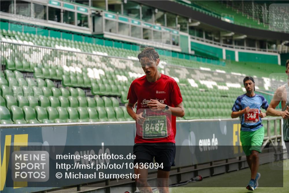 13.09.2026 - 21. swb-Marathon Bremen Michael Burmester http://msf.ph/oto/10436094 13.09.2026 12:38:42 Laufen im Stadion 277, 346, 466, 658, 807, 895, 901, 1090, 1118, 1248, 1320, 1323, 1472, 1576, 1587, 1604, 1717, 1751, 1754, 1758, 1795, 1800, 1911, 2049, 2099, 2141, 2352, 2585, 2670, 3080, 3606, 5160, 5163, 5912, 6112, 7650, 8077, 8081, 8467, 9399, 9522, 9617, 250, 272, 919, 1089, 1550, 1875, 1993, 4232, 7692, 13033 meine-sportfotos.de