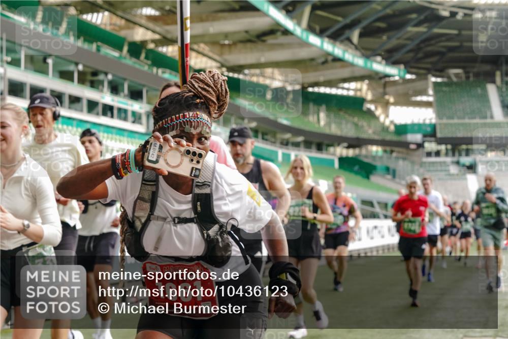 13.09.2026 - 21. swb-Marathon Bremen Michael Burmester http://msf.ph/oto/10436123 13.09.2026 13:35:20 Laufen im Stadion 170, 193, 368, 462, 496, 657, 679, 709, 916, 1015, 1026, 1048, 1280, 1321, 1396, 1432, 1444, 1553, 1560, 1607, 1703, 1726, 1772, 1784, 1827, 1965, 1974, 1977, 1992, 2335, 2338, 2451, 2511, 2578, 2641, 2650, 2688, 2735, 2789, 2791, 2894, 2933, 3090, 3179, 3191, 3345, 3406, 3472, 3547, 3555, 3588, 3660, 3708, 3709, 3720, 3801, 3904, 3914, 4014, 4200, 4290, 4500, 4546, 4561, 4880, 4967, 5000, 5151, 5229, 5332, 6669, 6864, 7023, 350 meine-sportfotos.de