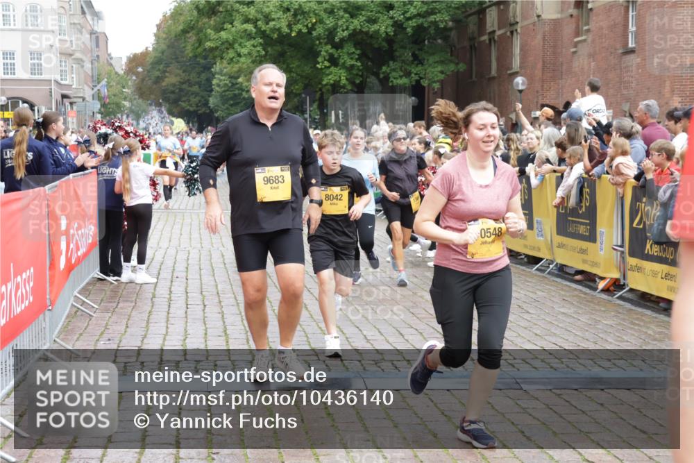 13.09.2026 - Kiel Lauf Yannick Fuchs http://msf.ph/oto/10436140 13.09.2026 09:50:15 Ziel 1366, 3042, 3602, 5254, 5535, 5619, 7142, 7864, 8023, 8042, 9683, 9793, 10074, 10108, 10487, 10491, 10548, 10653, 11565, 11814, 639, 951, 1033, 1796, 2066, 2110, 2366, 2976, 3042, 3571, 3602, 3687, 3914, 4067, 4125, 4856, 5791, 6359, 6658, 6706, 6707, 7142, 7606, 7641, 7884, 7937, 8128, 8584, 8585, 8589, 8790, 8890, 9122, 9780, 10105, 10159, 10178, 10229, 10565, 10990, 11814, 12045, 12047, 12462, 12560, 12749, 1545, 2811, 2816, 3289, 3561, 3698, 4229, 5184, 5596, 5851 meine-sportfotos.de