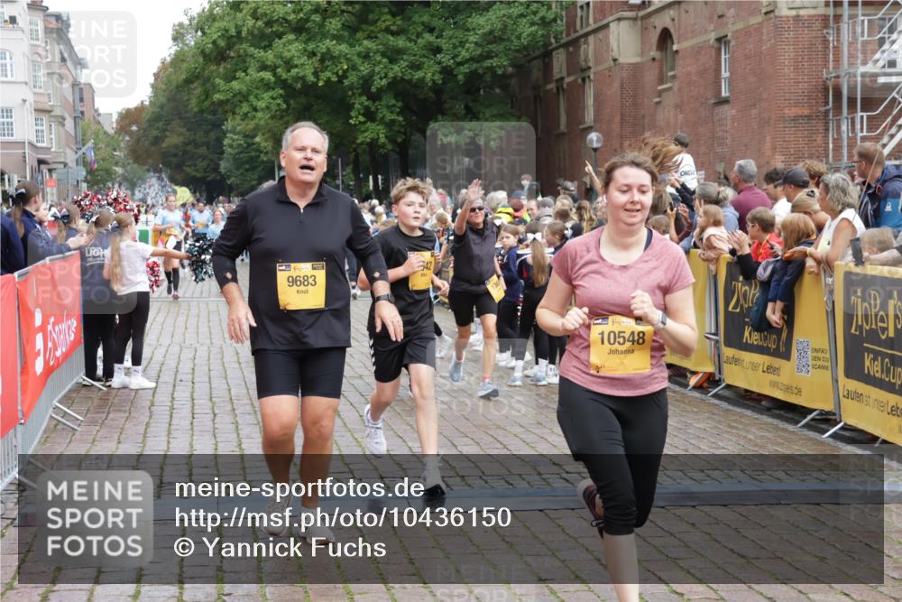 13.09.2026 - Kiel Lauf Yannick Fuchs http://msf.ph/oto/10436150 13.09.2026 09:50:16 Ziel 1366, 5184, 5254, 5535, 5619, 7864, 8023, 8042, 9549, 9683, 9793, 10074, 10108, 10487, 10491, 10548, 10653, 11565, 639, 951, 1033, 1796, 2066, 2110, 2366, 2976, 3042, 3571, 3602, 3687, 3914, 4067, 4125, 4856, 5791, 6359, 6658, 6706, 6707, 7142, 7606, 7641, 7884, 7937, 8128, 8584, 8585, 8589, 8790, 8890, 9122, 9780, 10074, 10105, 10159, 10178, 10229, 10565, 10990, 11565, 11814, 12045, 12047, 12462, 12560, 12749, 1545, 2811, 2816, 3289, 3561, 3698, 4229, 5596, 5851, 8407 meine-sportfotos.de