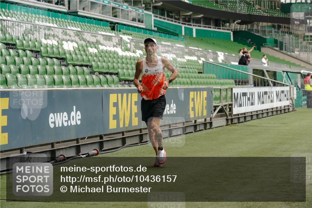 13.09.2026 - 21. swb-Marathon Bremen Michael Burmester http://msf.ph/oto/10436157 13.09.2026 12:38:47 Laufen im Stadion 277, 346, 466, 658, 807, 895, 901, 1090, 1118, 1248, 1320, 1323, 1472, 1576, 1587, 1604, 1717, 1751, 1758, 1795, 1800, 1852, 1911, 2049, 2099, 2141, 2352, 2585, 2670, 3080, 3606, 3744, 5160, 5163, 5912, 6112, 7650, 8077, 8081, 8467, 9399, 9522, 9617, 250, 272, 850, 1089, 1550, 1875, 1993, 4232, 7692, 13033 meine-sportfotos.de