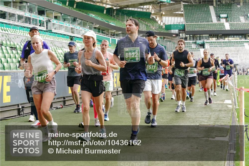 13.09.2026 - 21. swb-Marathon Bremen Michael Burmester http://msf.ph/oto/10436162 13.09.2026 13:35:33 Laufen im Stadion 170, 193, 368, 462, 491, 496, 657, 679, 709, 916, 1015, 1026, 1280, 1321, 1396, 1432, 1553, 1560, 1607, 1703, 1726, 1772, 1784, 1887, 1934, 1965, 1974, 1977, 1992, 2335, 2338, 2451, 2578, 2650, 2688, 2789, 2791, 2894, 2933, 3090, 3161, 3169, 3178, 3179, 3191, 3406, 3463, 3472, 3498, 3547, 3555, 3573, 3588, 3660, 3708, 3709, 3720, 3801, 3904, 3914, 4014, 4145, 4200, 4290, 4464, 4500, 4546, 4561, 4880, 4967, 5000, 5034, 5151, 5229, 5332, 6259, 6514, 6669, 6864, 7023, 350 meine-sportfotos.de