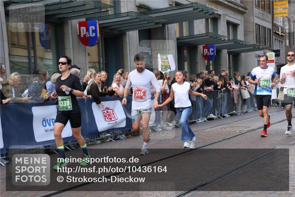 13.09.2026 - 21. swb-Marathon Bremen Strokosch-Dieckow http://msf.ph/oto/10436164 13.09.2026 13:14:20 Ziel 199, 376, 615, 616, 1043, 1125, 1455, 1492, 1814, 2251, 2847, 2971, 2997, 3012, 3057, 3085, 3175, 3821, 3834, 4097, 4246, 4569, 4586, 4685, 5239, 5649, 5794, 5836, 5962, 6130, 6472, 6506, 7117, 7251, 7782, 7826, 8366, 8409, 8456, 9242, 9868, 10016, 107, 235, 469, 1433, 1542, 1613, 1998, 2043, 2084, 2203, 2701, 2824, 2913, 2922, 3545, 4452, 4728, 5593, 5610, 5986, 6145, 7029, 7435, 7591, 7659, 7963, 8118, 8886, 8919, 9783, 10105 meine-sportfotos.de