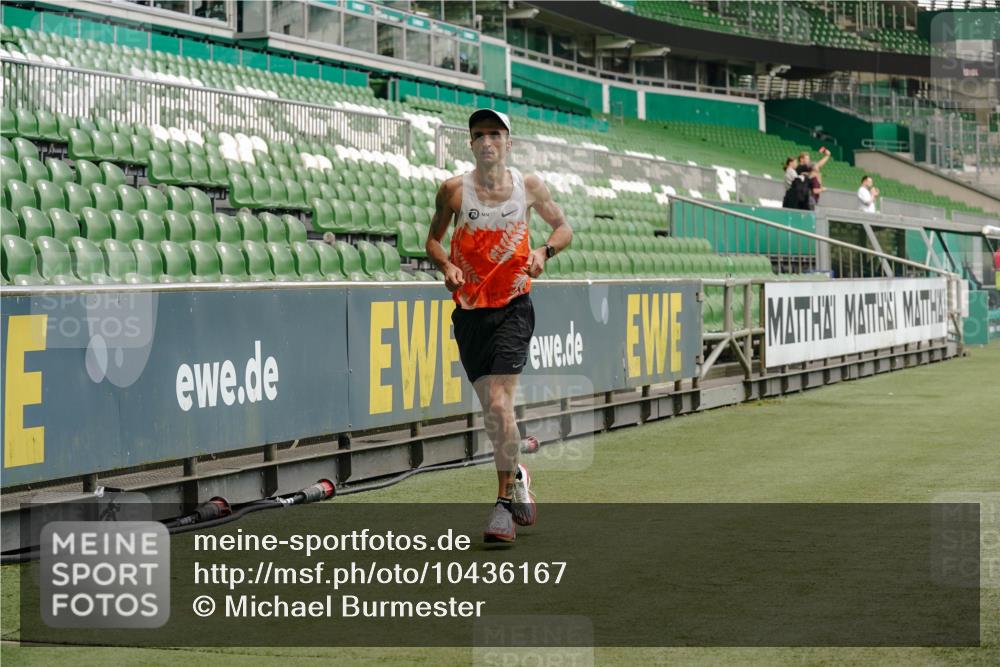 13.09.2026 - 21. swb-Marathon Bremen Michael Burmester http://msf.ph/oto/10436167 13.09.2026 12:38:47 Laufen im Stadion 277, 346, 466, 658, 807, 895, 901, 1090, 1118, 1248, 1320, 1323, 1472, 1576, 1587, 1604, 1717, 1751, 1758, 1795, 1800, 1852, 1911, 2049, 2099, 2141, 2352, 2585, 2670, 3080, 3606, 3744, 5160, 5163, 5912, 6112, 7650, 8077, 8081, 8467, 9399, 9522, 9617, 250, 272, 850, 1089, 1550, 1875, 1993, 4232, 7692, 13033 meine-sportfotos.de