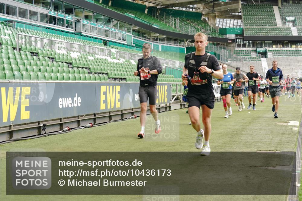13.09.2026 - 21. swb-Marathon Bremen Michael Burmester http://msf.ph/oto/10436173 13.09.2026 13:05:38 Laufen im Stadion 109, 178, 217, 244, 287, 303, 323, 394, 430, 454, 534, 536, 565, 578, 613, 647, 784, 891, 900, 1073, 1239, 1243, 1274, 1307, 1308, 1365, 1373, 1380, 1456, 1533, 1574, 1581, 1627, 1656, 1687, 1780, 1823, 1909, 1914, 1932, 1941, 2023, 2076, 2089, 2126, 2241, 2244, 2265, 2301, 2310, 2355, 2369, 2393, 2430, 2452, 2464, 2602, 2723, 2742, 2764, 2867, 2872, 2910, 2919, 2957, 2959, 2985, 3028, 3030, 3115, 3217, 3278, 3320, 3343, 3419, 3444, 3485, 3521, 3796, 3909 meine-sportfotos.de