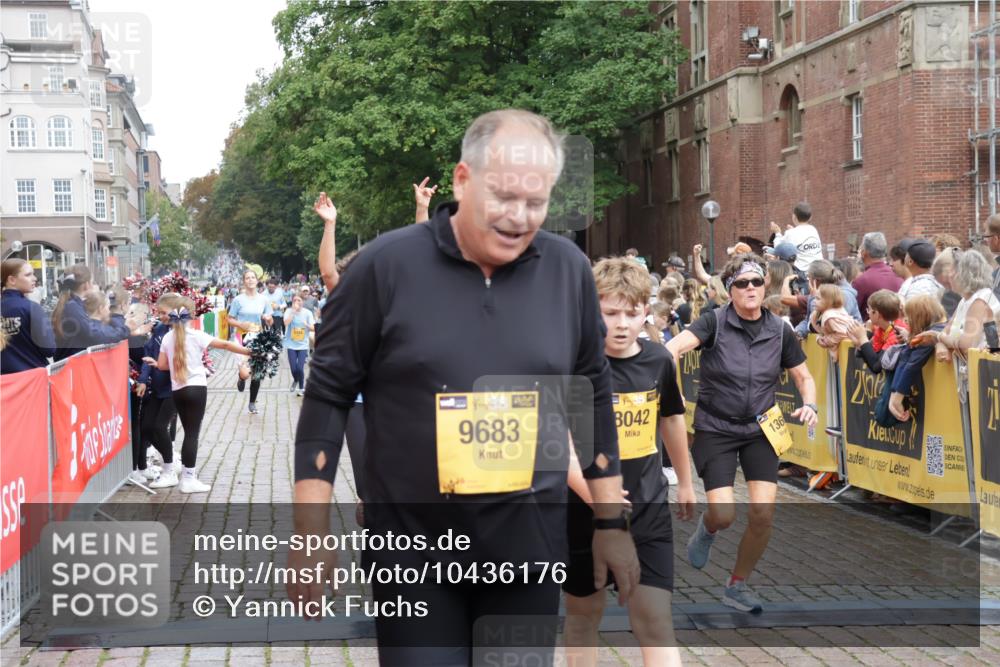 13.09.2026 - Kiel Lauf Yannick Fuchs http://msf.ph/oto/10436176 13.09.2026 09:50:17 Ziel 1366, 5184, 5254, 5535, 5619, 7864, 8023, 8042, 9549, 9683, 9793, 10108, 10487, 10491, 10548, 10653, 639, 951, 1033, 1796, 2066, 2110, 2366, 2976, 3042, 3571, 3602, 3687, 3914, 4067, 4125, 4856, 5791, 6359, 6658, 6706, 6707, 7142, 7606, 7641, 7884, 7937, 8128, 8584, 8585, 8589, 8790, 8890, 9122, 9780, 10074, 10105, 10159, 10178, 10229, 10565, 10990, 11565, 11814, 12047, 12462, 12560, 12749, 1545, 2811, 2816, 3289, 3561, 3698, 4229, 5596, 5851, 8407 meine-sportfotos.de
