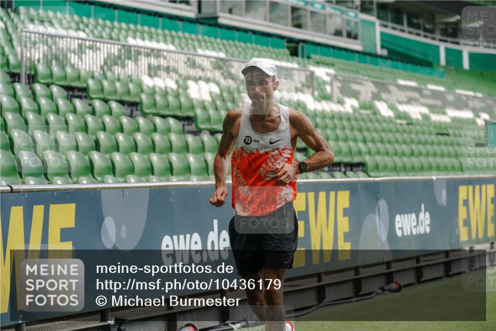13.09.2026 - 21. swb-Marathon Bremen Michael Burmester http://msf.ph/oto/10436179 13.09.2026 12:38:48 Laufen im Stadion 277, 346, 466, 807, 895, 901, 1090, 1118, 1248, 1320, 1323, 1472, 1576, 1587, 1604, 1717, 1751, 1758, 1795, 1800, 1852, 1911, 2049, 2099, 2141, 2352, 2585, 2670, 3080, 3606, 3744, 5160, 5163, 5912, 6112, 7650, 8077, 8081, 8467, 9399, 9522, 9617, 250, 272, 850, 1089, 1550, 1875, 1993, 4232, 7692, 8075, 13033 meine-sportfotos.de