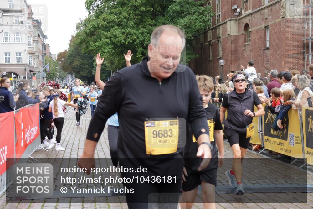 13.09.2026 - Kiel Lauf Yannick Fuchs http://msf.ph/oto/10436181 13.09.2026 09:50:18 Ziel 1366, 5184, 5254, 5535, 5619, 7864, 8023, 8042, 9549, 9683, 9793, 10108, 10487, 10491, 10548, 10653, 639, 951, 1033, 1796, 2066, 2976, 3042, 3571, 3602, 3687, 3914, 4125, 4856, 5619, 5791, 6359, 6658, 6706, 6707, 7142, 7606, 7884, 7937, 8584, 8585, 8589, 8790, 8890, 9122, 9780, 10074, 10105, 10108, 10159, 10178, 10229, 10487, 10491, 10565, 10653, 10990, 11565, 11814, 12047, 12462, 12560, 12749, 1545, 2811, 2816, 3289, 3561, 3698, 4145, 4229, 5596, 5851, 8407, 2066, 4125 meine-sportfotos.de