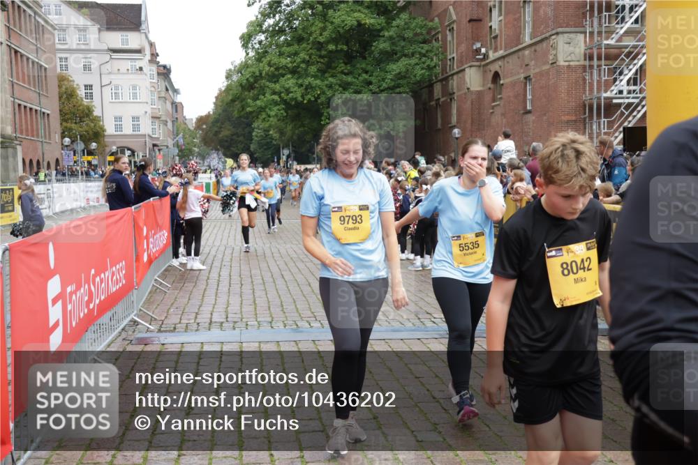 13.09.2026 - Kiel Lauf Yannick Fuchs http://msf.ph/oto/10436202 13.09.2026 09:50:19 Ziel 1366, 5184, 5254, 5535, 5596, 7864, 8023, 8042, 9549, 9683, 9793, 10548, 639, 951, 1033, 1796, 2066, 2976, 3042, 3571, 3602, 3914, 4125, 4856, 5619, 5791, 6359, 6658, 6706, 6707, 7142, 7606, 7884, 7937, 8584, 8585, 8589, 8790, 8890, 9122, 9780, 10074, 10105, 10108, 10178, 10229, 10487, 10491, 10565, 10653, 10990, 11565, 11814, 12047, 12462, 12560, 12749, 1545, 2811, 2816, 3289, 3561, 3698, 3838, 4145, 4229, 5851, 8407, 2066, 4125 meine-sportfotos.de