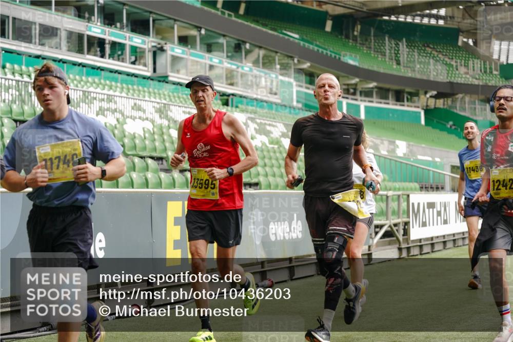 13.09.2026 - 21. swb-Marathon Bremen Michael Burmester http://msf.ph/oto/10436203 13.09.2026 10:26:09 Laufen im Stadion 10143, 10210, 10214, 10228, 10312, 10318, 10319, 10336, 10342, 10346, 10352, 10358, 10398, 10436, 10445, 10447, 10454, 10456, 10464, 10504, 10536, 10541, 10583, 10593, 10632, 10735, 10742, 10775, 10806, 10807, 10816, 10861, 10866, 10873, 10987, 10988, 10992, 11015, 11019, 11020, 11063, 11088, 11108, 11130, 11135, 11155, 11187, 11199, 11209, 11232, 11265, 11279, 11312, 11375, 11447, 11468, 11527, 11607, 11615, 11704, 11758, 11948, 12281, 12406, 12426 meine-sportfotos.de
