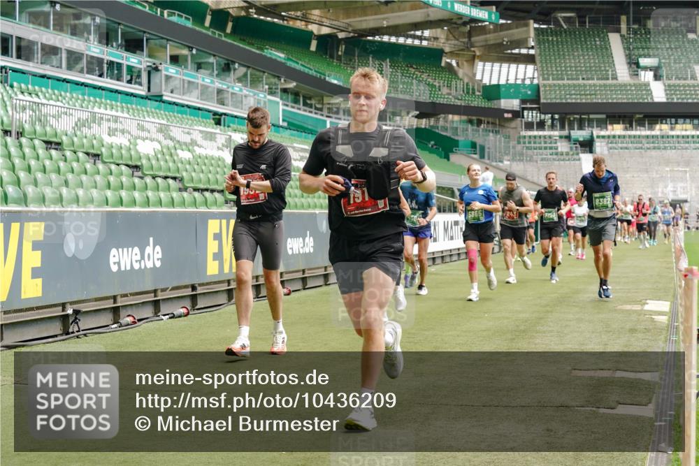 13.09.2026 - 21. swb-Marathon Bremen Michael Burmester http://msf.ph/oto/10436209 13.09.2026 13:05:39 Laufen im Stadion 109, 178, 217, 244, 287, 303, 323, 394, 430, 454, 534, 536, 565, 578, 613, 647, 784, 891, 900, 1073, 1239, 1243, 1274, 1307, 1308, 1365, 1373, 1380, 1456, 1533, 1574, 1581, 1627, 1656, 1687, 1780, 1823, 1909, 1914, 1932, 1941, 2023, 2076, 2089, 2126, 2241, 2244, 2265, 2301, 2310, 2355, 2356, 2369, 2393, 2430, 2452, 2464, 2602, 2723, 2742, 2764, 2867, 2872, 2910, 2919, 2957, 2959, 2985, 3028, 3030, 3115, 3217, 3278, 3320, 3343, 3419, 3444, 3485, 3521, 3796, 3909 meine-sportfotos.de