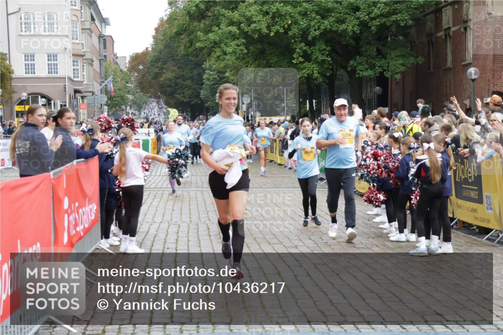 13.09.2026 - Kiel Lauf Yannick Fuchs http://msf.ph/oto/10436217 13.09.2026 09:50:21 Ziel 1366, 4229, 5184, 5254, 5535, 5596, 8023, 8042, 9109, 9549, 9683, 9793, 10548, 639, 951, 1033, 1796, 2066, 3042, 3571, 3602, 3914, 4125, 4856, 5619, 5791, 6359, 6658, 6706, 6707, 7142, 7606, 7864, 7884, 7937, 8584, 8585, 8589, 8790, 8890, 9122, 9780, 10074, 10105, 10108, 10178, 10229, 10487, 10491, 10565, 10653, 10990, 11565, 11814, 12047, 12462, 12560, 12749, 797, 1545, 2811, 2816, 3289, 3561, 3698, 3838, 4145, 5851, 7134, 7694, 8407, 8672, 9990, 2066, 3571, 4125, 6658 meine-sportfotos.de