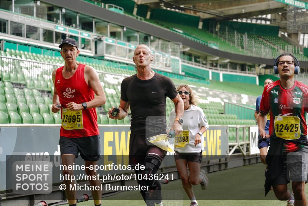 13.09.2026 - 21. swb-Marathon Bremen Michael Burmester http://msf.ph/oto/10436241 13.09.2026 10:26:10 Laufen im Stadion 10143, 10210, 10214, 10228, 10289, 10312, 10318, 10319, 10336, 10342, 10346, 10352, 10358, 10398, 10436, 10445, 10447, 10454, 10456, 10464, 10504, 10536, 10541, 10583, 10593, 10632, 10735, 10742, 10775, 10806, 10807, 10816, 10861, 10866, 10873, 10987, 10988, 10992, 11015, 11019, 11020, 11063, 11088, 11108, 11130, 11135, 11155, 11187, 11199, 11209, 11232, 11265, 11279, 11312, 11375, 11447, 11468, 11527, 11607, 11615, 11704, 11758, 11948, 12406, 12426 meine-sportfotos.de