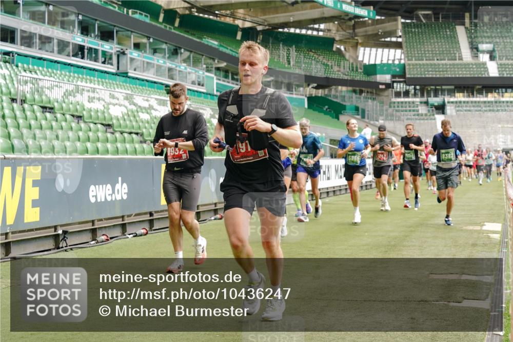 13.09.2026 - 21. swb-Marathon Bremen Michael Burmester http://msf.ph/oto/10436247 13.09.2026 13:05:39 Laufen im Stadion 109, 178, 217, 244, 287, 303, 323, 394, 430, 454, 534, 536, 565, 578, 613, 647, 784, 891, 900, 1073, 1239, 1243, 1274, 1307, 1308, 1365, 1373, 1380, 1456, 1533, 1574, 1581, 1627, 1656, 1687, 1780, 1823, 1909, 1914, 1932, 1941, 2023, 2076, 2089, 2126, 2241, 2244, 2265, 2301, 2310, 2355, 2356, 2369, 2393, 2430, 2452, 2464, 2602, 2723, 2742, 2764, 2867, 2872, 2910, 2919, 2957, 2959, 2985, 3028, 3030, 3115, 3217, 3278, 3320, 3343, 3419, 3444, 3485, 3521, 3796, 3909 meine-sportfotos.de