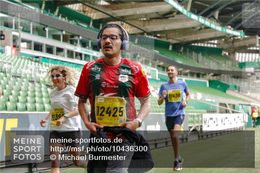 13.09.2026 - 21. swb-Marathon Bremen Michael Burmester http://msf.ph/oto/10436300 13.09.2026 10:26:11 Laufen im Stadion 10143, 10210, 10214, 10228, 10289, 10312, 10318, 10319, 10336, 10342, 10346, 10352, 10358, 10398, 10436, 10445, 10447, 10454, 10456, 10464, 10504, 10536, 10541, 10583, 10593, 10735, 10742, 10744, 10775, 10806, 10807, 10816, 10861, 10866, 10873, 10987, 10988, 10992, 11015, 11019, 11020, 11063, 11088, 11108, 11130, 11135, 11155, 11187, 11199, 11209, 11232, 11265, 11279, 11312, 11375, 11447, 11468, 11527, 11607, 11615, 11704, 11758, 11948, 12406, 12426 meine-sportfotos.de