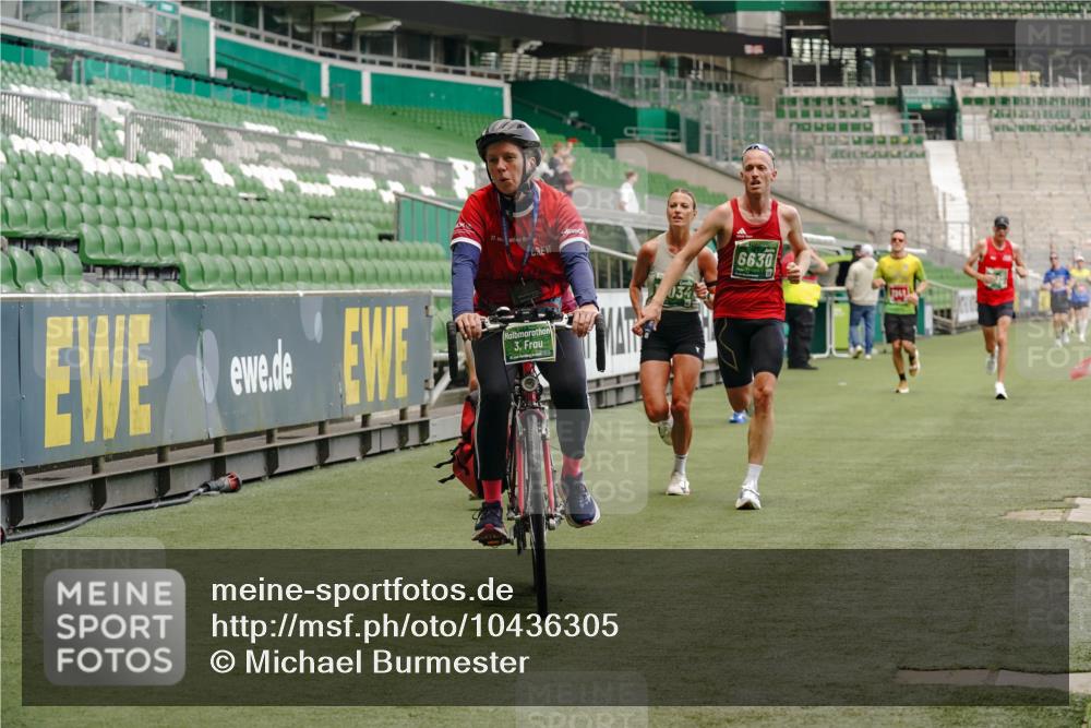 13.09.2026 - 21. swb-Marathon Bremen Michael Burmester http://msf.ph/oto/10436305 13.09.2026 12:38:58 Laufen im Stadion 277, 346, 807, 895, 901, 1090, 1118, 1248, 1320, 1323, 1472, 1508, 1576, 1587, 1604, 1717, 1751, 1758, 1795, 1800, 1852, 1911, 2049, 2099, 2141, 2352, 2670, 3080, 3606, 3744, 5160, 5163, 5912, 6112, 7650, 8077, 8081, 8467, 9399, 9522, 9617, 9630, 250, 272, 365, 850, 1089, 1288, 1550, 1875, 1993, 4232, 7692, 8075, 13033 meine-sportfotos.de