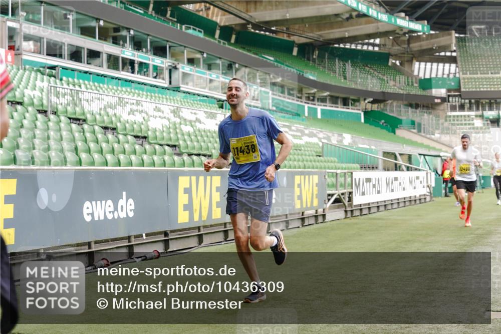 13.09.2026 - 21. swb-Marathon Bremen Michael Burmester http://msf.ph/oto/10436309 13.09.2026 10:26:12 Laufen im Stadion 10143, 10210, 10214, 10228, 10289, 10312, 10318, 10319, 10336, 10342, 10346, 10352, 10358, 10398, 10436, 10445, 10447, 10454, 10456, 10464, 10504, 10536, 10541, 10583, 10593, 10735, 10742, 10744, 10775, 10806, 10807, 10816, 10861, 10866, 10873, 10987, 10988, 10992, 11015, 11019, 11020, 11063, 11088, 11108, 11130, 11135, 11155, 11187, 11199, 11209, 11232, 11265, 11279, 11312, 11375, 11447, 11468, 11607, 11615, 11704, 11758, 11948, 12426 meine-sportfotos.de