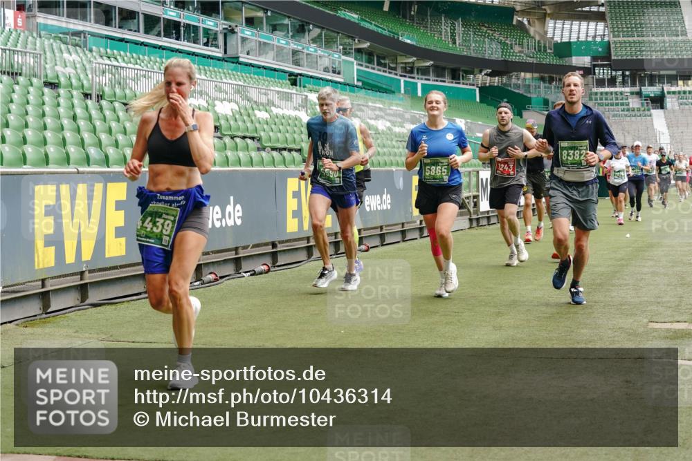 13.09.2026 - 21. swb-Marathon Bremen Michael Burmester http://msf.ph/oto/10436314 13.09.2026 13:05:41 Laufen im Stadion 109, 178, 217, 244, 287, 303, 323, 394, 430, 454, 536, 565, 578, 613, 647, 784, 891, 900, 1073, 1239, 1243, 1274, 1307, 1308, 1365, 1373, 1380, 1456, 1533, 1574, 1581, 1627, 1656, 1687, 1780, 1823, 1909, 1914, 1932, 1941, 2023, 2076, 2089, 2126, 2241, 2244, 2265, 2301, 2310, 2355, 2356, 2369, 2393, 2430, 2452, 2464, 2602, 2723, 2742, 2764, 2867, 2872, 2910, 2919, 2957, 2959, 2985, 3028, 3030, 3115, 3217, 3278, 3320, 3343, 3419, 3444, 3485, 3521, 3796, 3909 meine-sportfotos.de