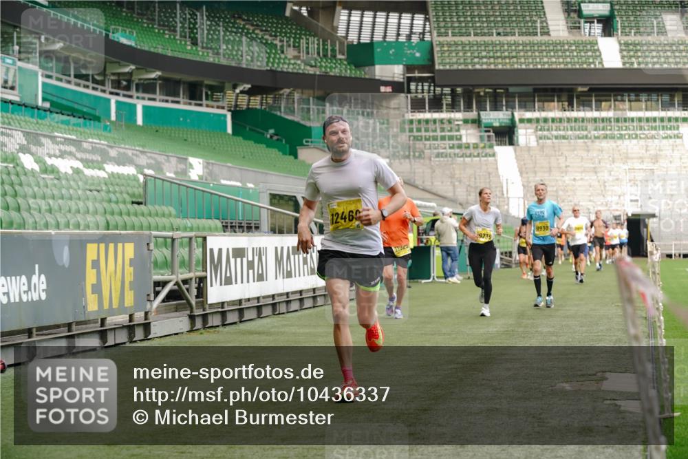 13.09.2026 - 21. swb-Marathon Bremen Michael Burmester http://msf.ph/oto/10436337 13.09.2026 10:26:13 Laufen im Stadion 10143, 10210, 10214, 10228, 10289, 10312, 10318, 10319, 10336, 10342, 10346, 10352, 10358, 10398, 10436, 10445, 10447, 10454, 10456, 10464, 10504, 10536, 10541, 10583, 10593, 10735, 10742, 10744, 10775, 10806, 10807, 10816, 10861, 10866, 10873, 10987, 10988, 10992, 11015, 11019, 11020, 11063, 11088, 11108, 11130, 11135, 11155, 11187, 11193, 11199, 11209, 11232, 11265, 11279, 11312, 11375, 11447, 11468, 11607, 11615, 11704, 11758, 11948, 12426 meine-sportfotos.de