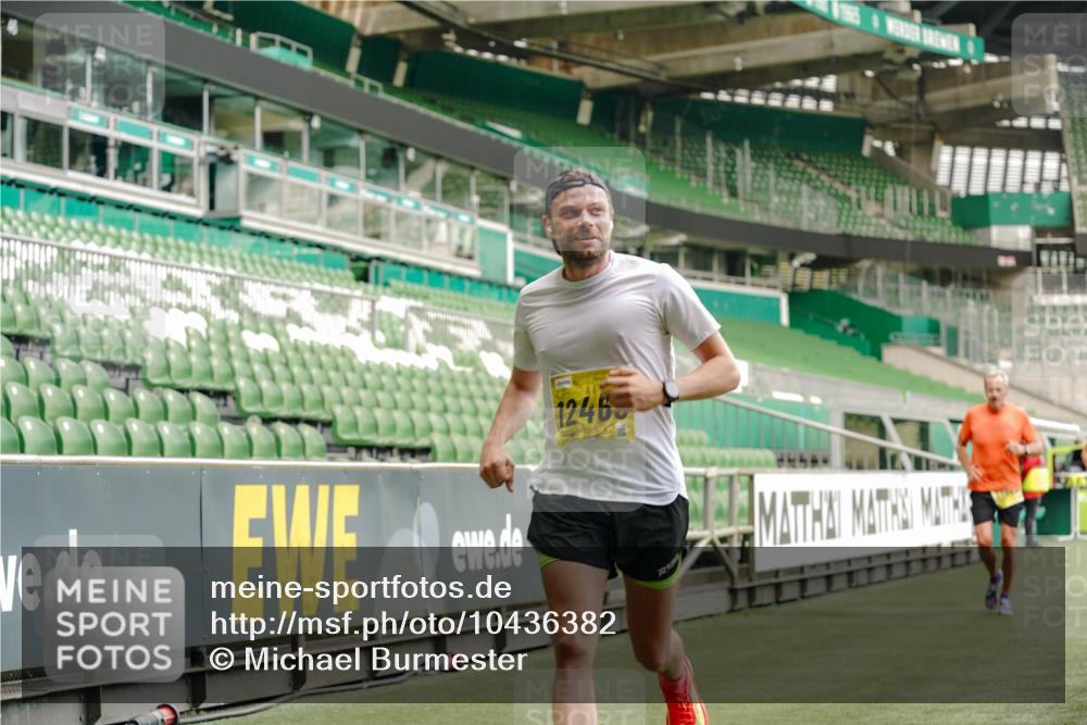 13.09.2026 - 21. swb-Marathon Bremen Michael Burmester http://msf.ph/oto/10436382 13.09.2026 10:26:15 Laufen im Stadion 10096, 10143, 10172, 10210, 10214, 10228, 10289, 10312, 10318, 10319, 10336, 10342, 10346, 10352, 10358, 10398, 10436, 10445, 10447, 10454, 10456, 10464, 10504, 10536, 10541, 10583, 10593, 10628, 10735, 10742, 10744, 10806, 10807, 10816, 10861, 10866, 10873, 10987, 10988, 10992, 11015, 11019, 11020, 11063, 11088, 11108, 11130, 11135, 11155, 11187, 11193, 11199, 11209, 11232, 11265, 11279, 11312, 11375, 11447, 11468, 11615, 11758, 11948, 12426 meine-sportfotos.de